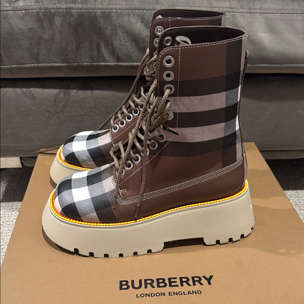 Burberry Plaid Boots Size 38 - Picture 3 of 5